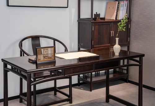 荣鼎轩是一家集研究,设计生产,销售服务于一体的紫光檀红木家具企业